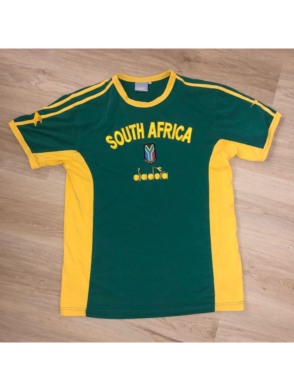 DIADORA SOUTH AFRICA HOME SOCCER FOOTBALL SHIRT JERSEY MENS SZ MEDIUM VINTAGE